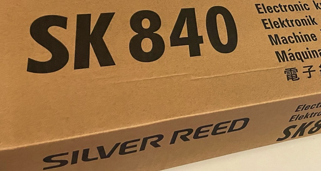 Silver Reed SK 840 Knitting Machine Unboxing and Assembly